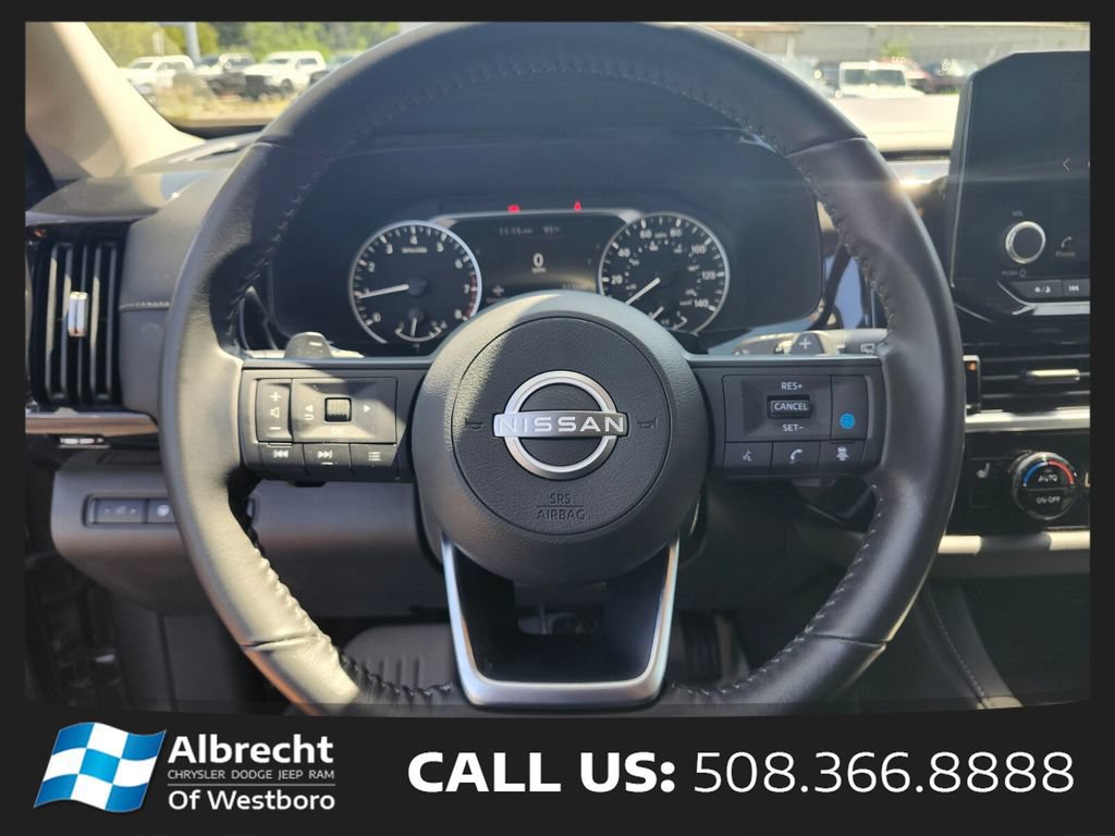 Used 2024 Nissan Pathfinder SV w/ SV Premium Package AWD/4WD image 31
