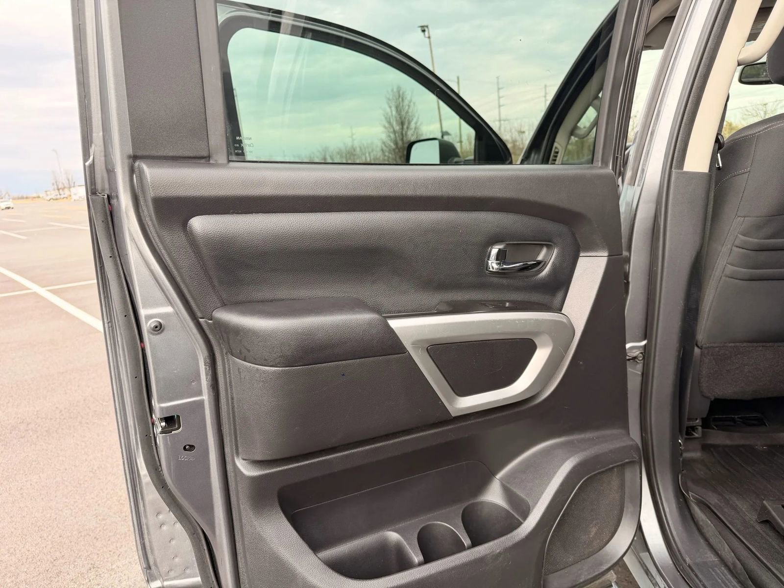 Used 2019 Nissan Titan SV w/ SV Convenience Package image 14