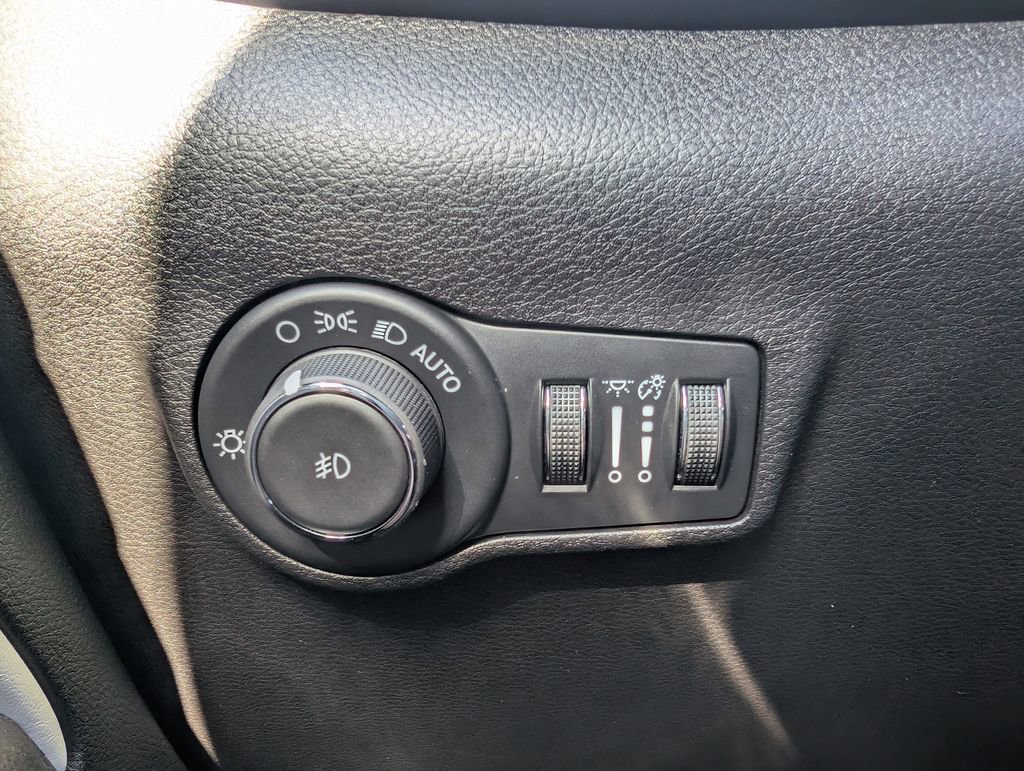 Used 2024 Jeep Compass Limited image 32