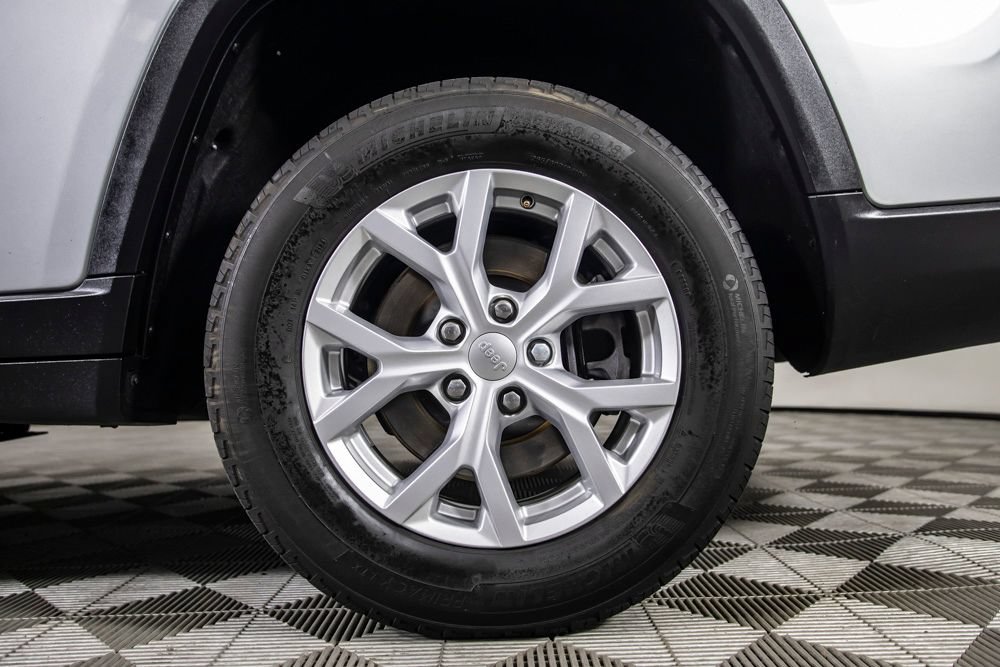 Used 2023 Jeep Grand Cherokee L Limited AWD/4WD image 42