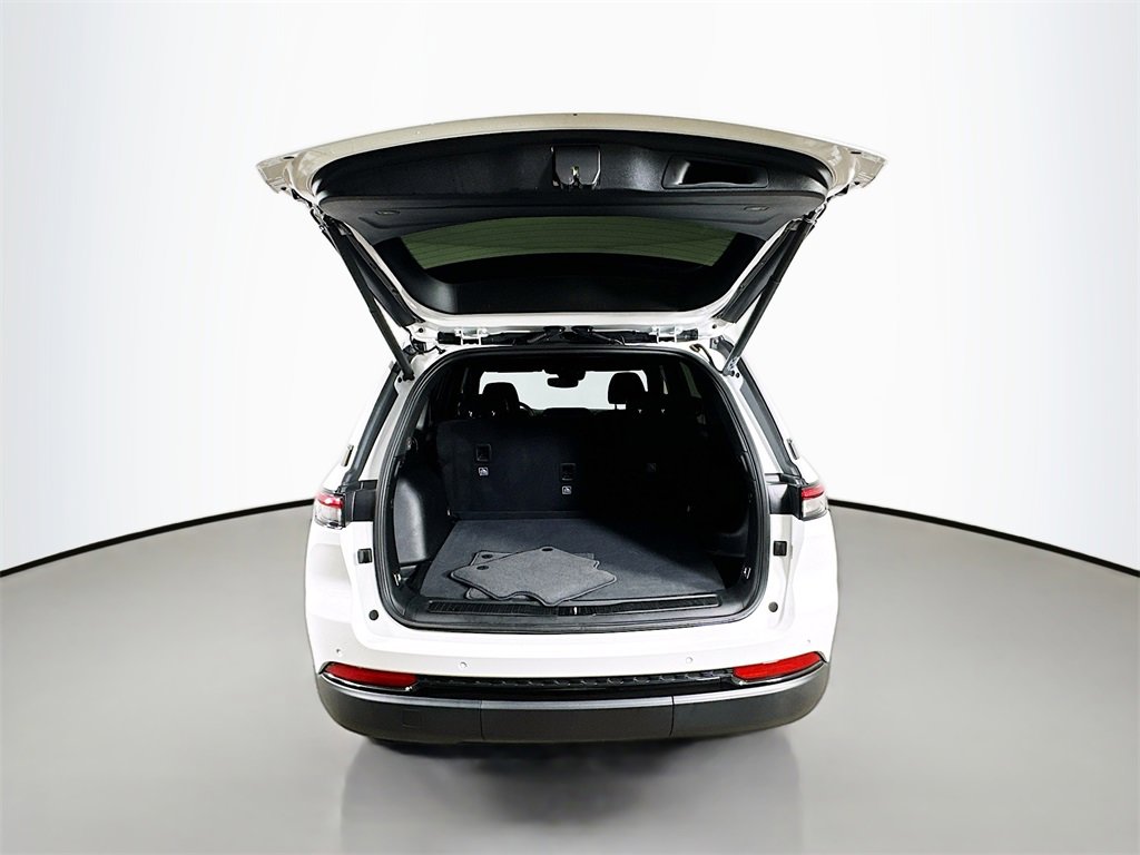 Used 2023 Jeep Grand Cherokee Altitude image 33