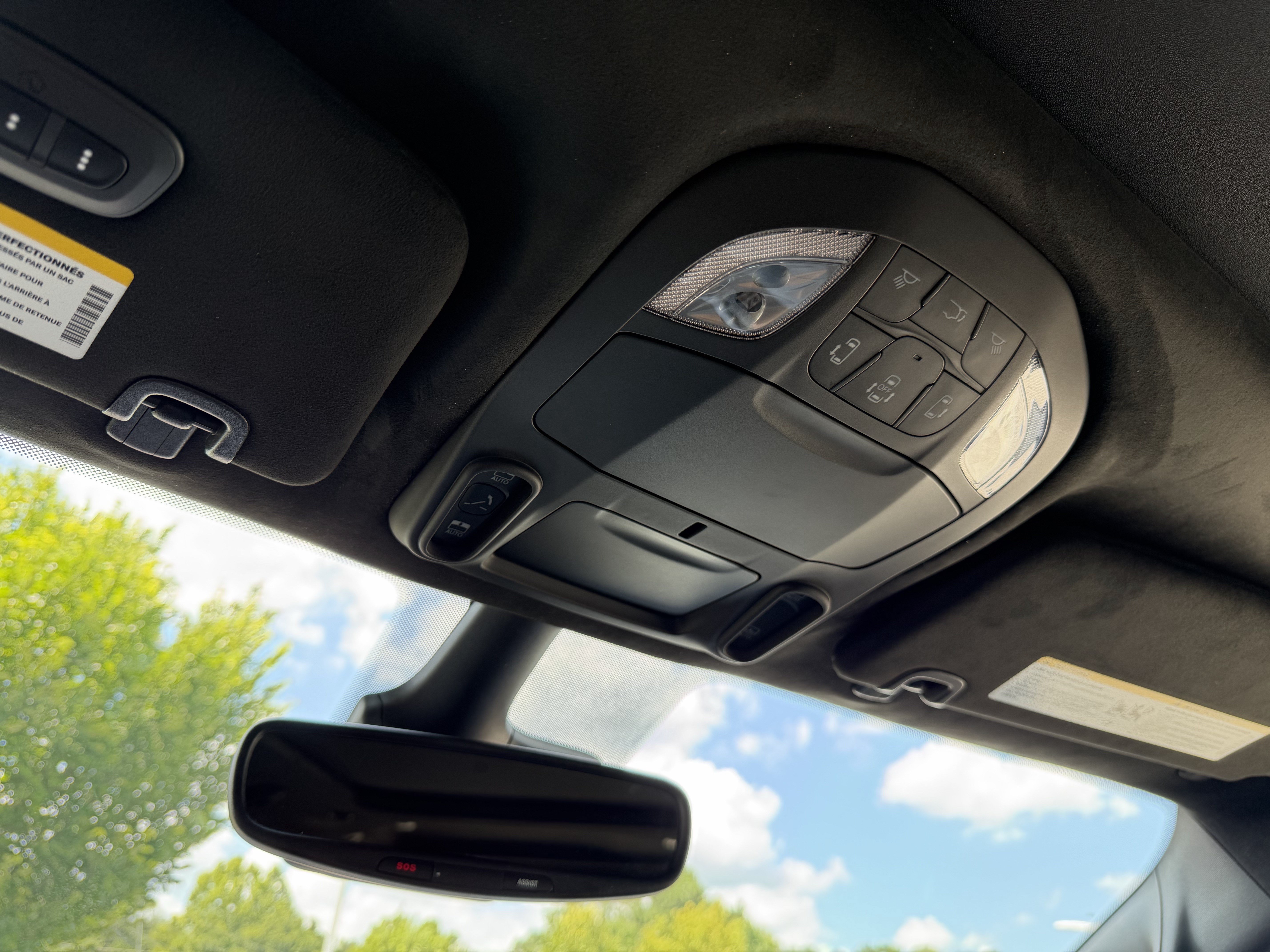 New 2027 Chrysler Pacifica Pinnacle w/ Theater Group FWD image 30