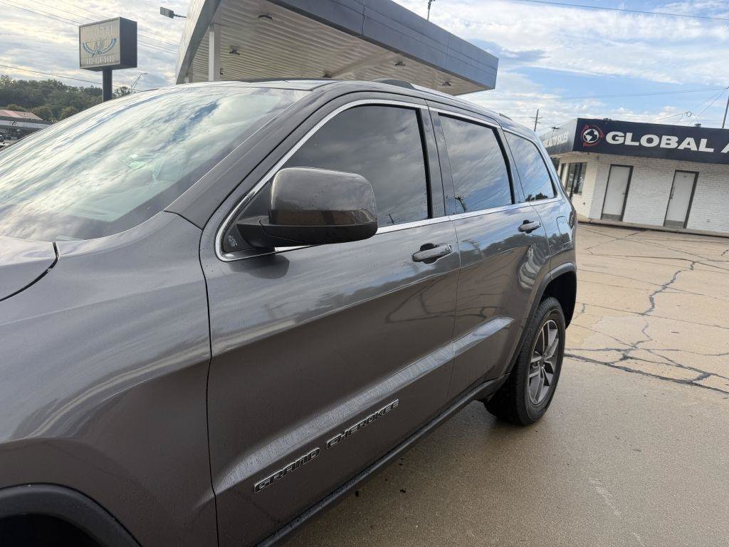 Used 2020 Jeep Grand Cherokee Laredo w/ 18" Wheel & 8.4" Radio Group AWD/4WD image 19