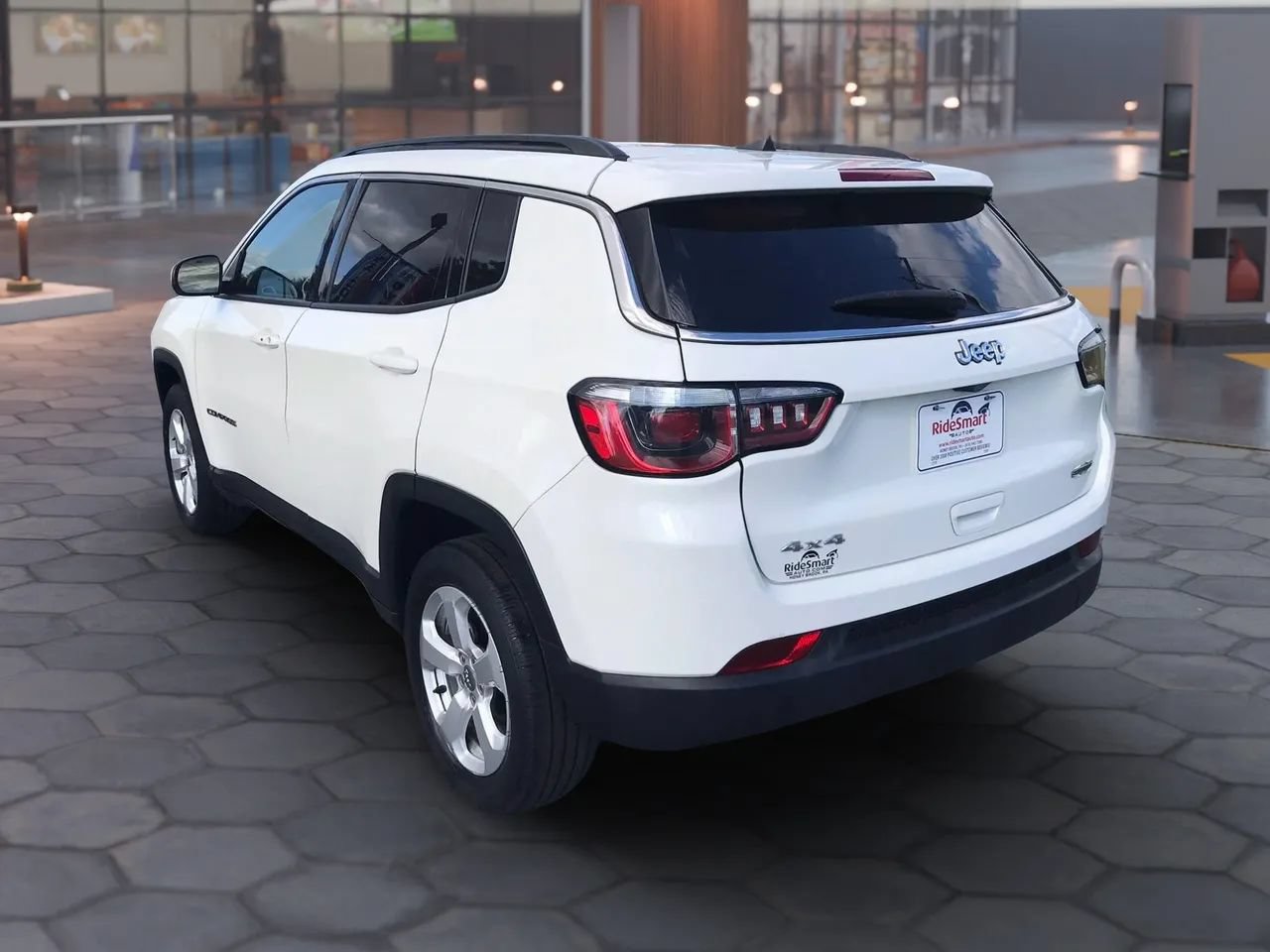 Used 2019 Jeep Compass Latitude w/ Popular Equipment Group AWD/4WD image 8