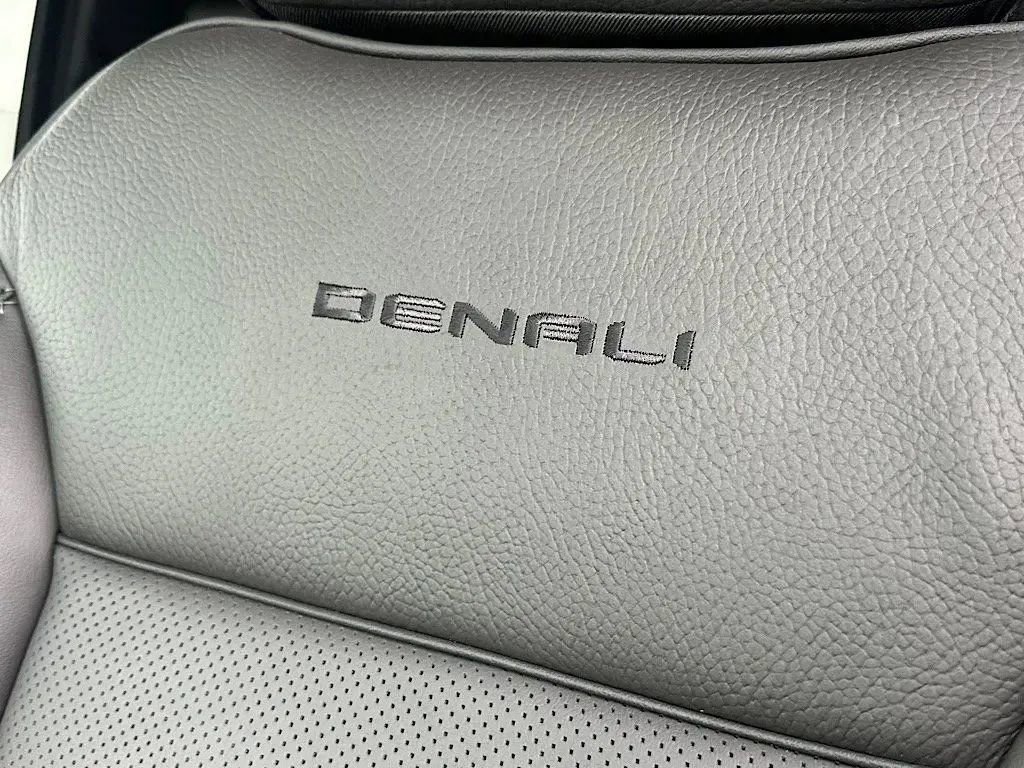 New 2026 GMC Yukon XL Denali w/ LPO, Floor Liner Package image 33