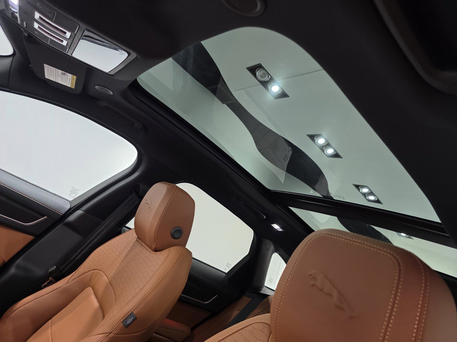 New 2026 Jaguar F-PACE R-Dynamic S image 9