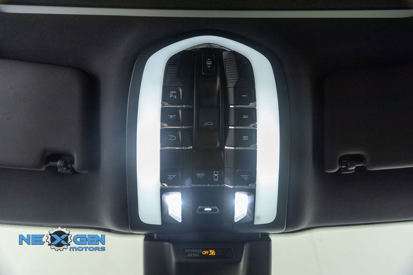 Used 2024 Porsche Macan AWD/4WD image 19