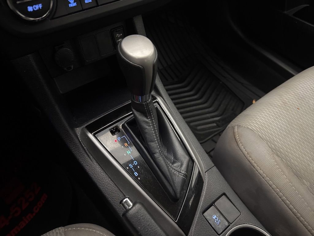 Used 2015 Toyota Corolla LE FWD image 23