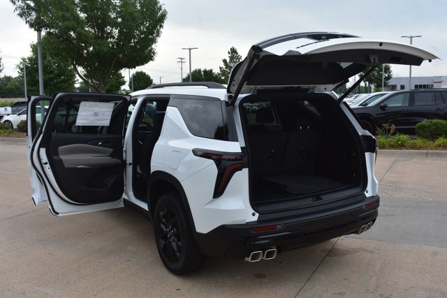 New 2026 Chevrolet Traverse LT w/ Midnight/Sport Edition FWD image 17