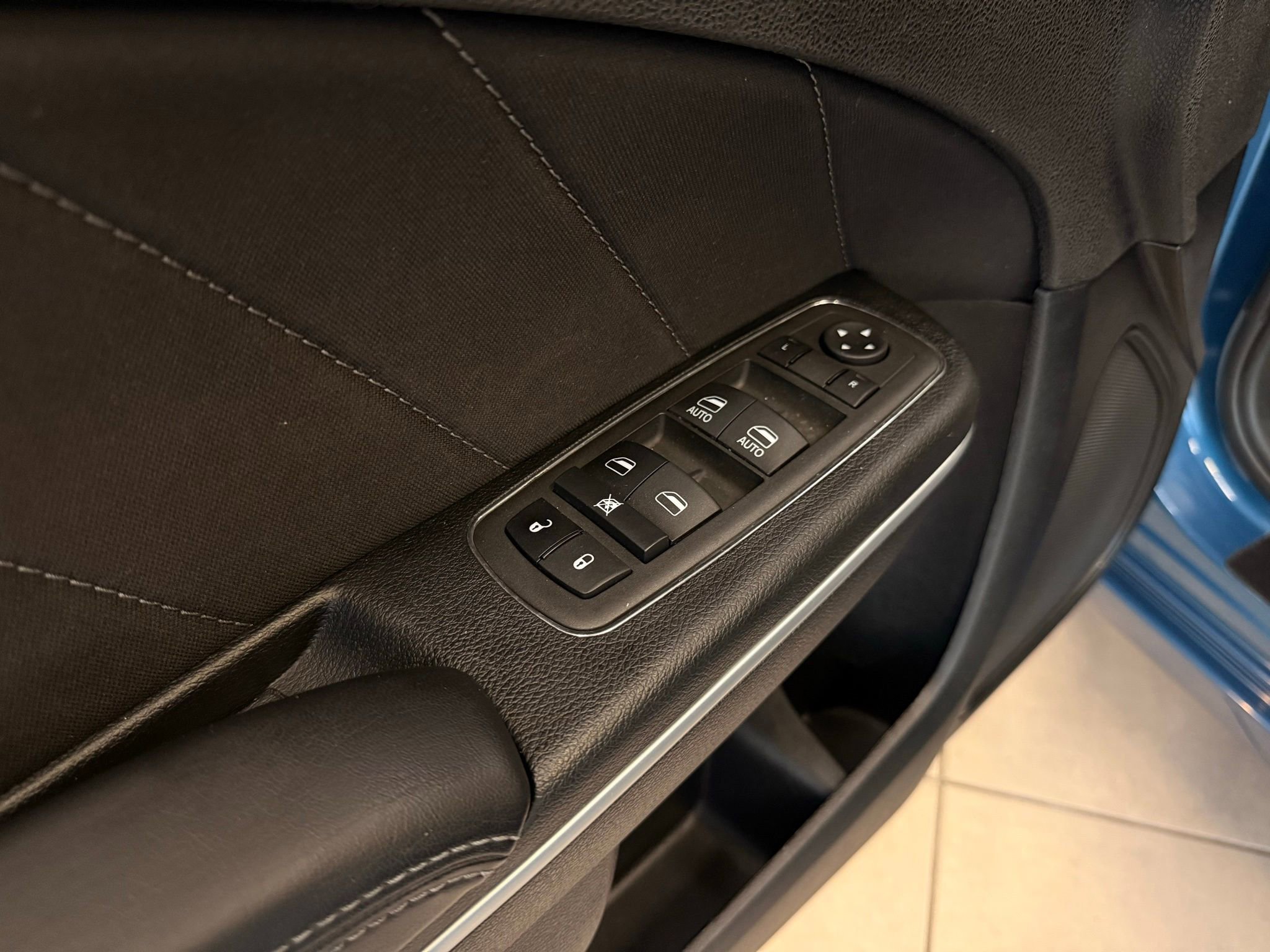 Used 2022 Dodge Charger SXT w/ Navigation & Travel Group image 32