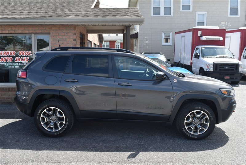 Used 2022 Jeep Cherokee Trailhawk AWD/4WD image 2