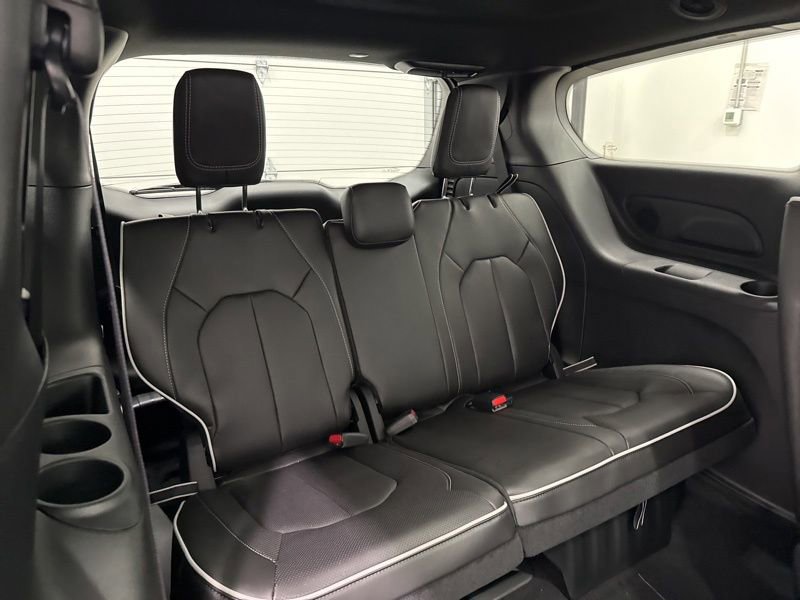 New 2026 Chrysler Pacifica Limited image 12