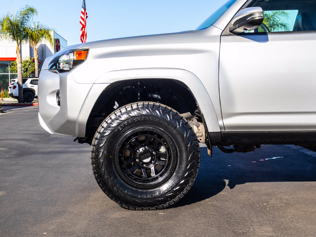 Used 2017 Toyota 4Runner SR5 Premium RWD image 6