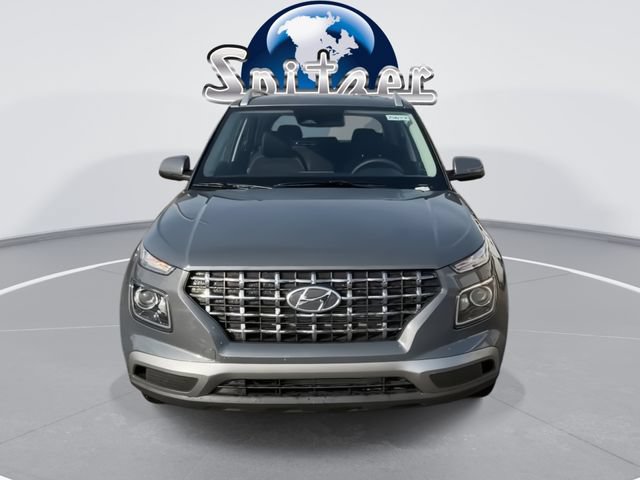 New 2025 Hyundai Venue SEL FWD image 3
