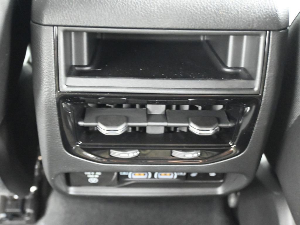 New 2025 Jeep Grand Cherokee Limited w/ Luxury Tech Group II image 30