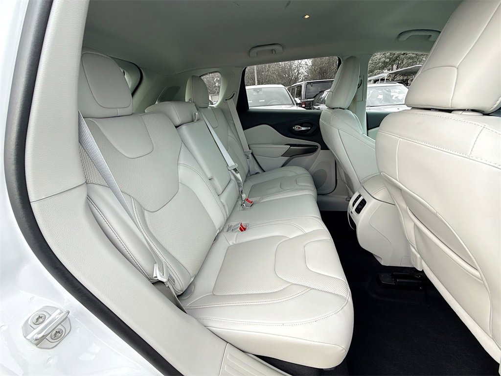 Used 2020 Jeep Cherokee Limited image 31