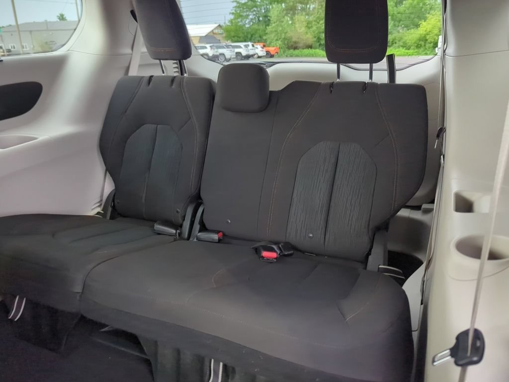 Used 2017 Chrysler Pacifica Touring Plus FWD image 42