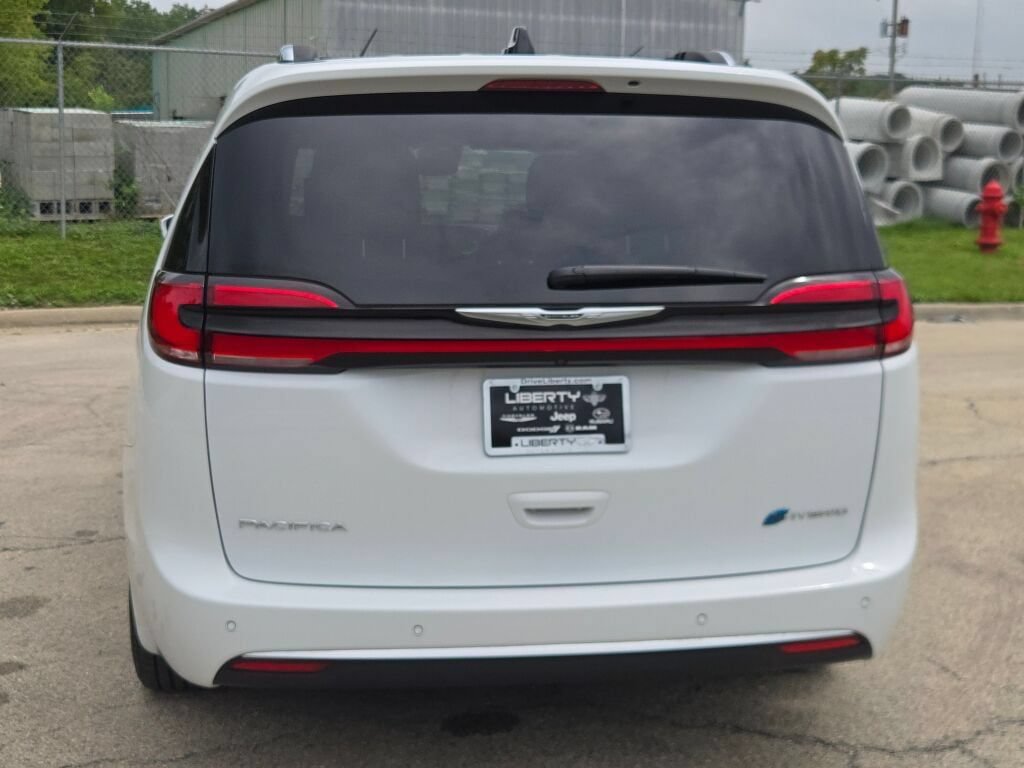 Certified 2024 Chrysler Pacifica Pinnacle FWD image 12