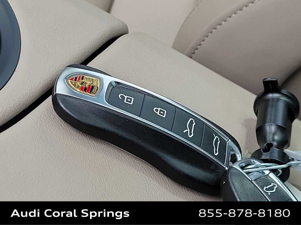 Used 2023 Porsche Taycan image 28