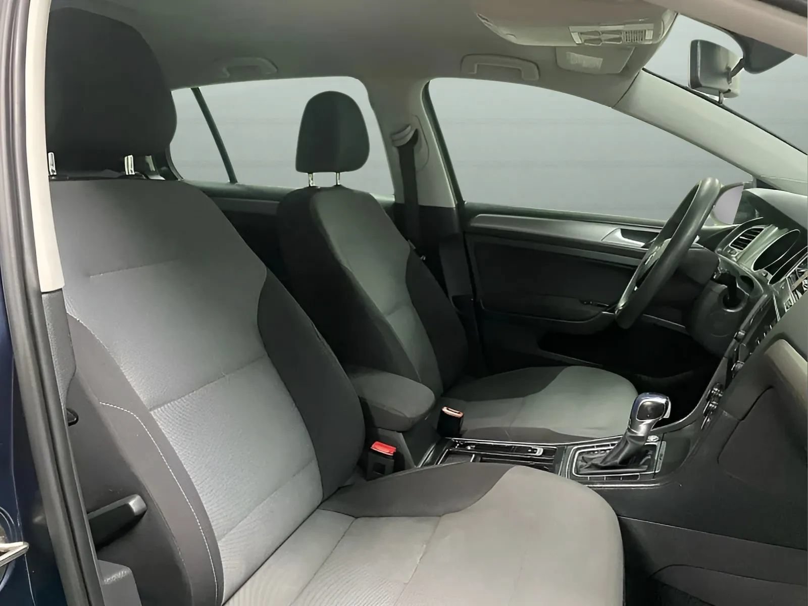 Used 2016 Volkswagen e-Golf SE w/ DC Fast Charging Package FWD image 14