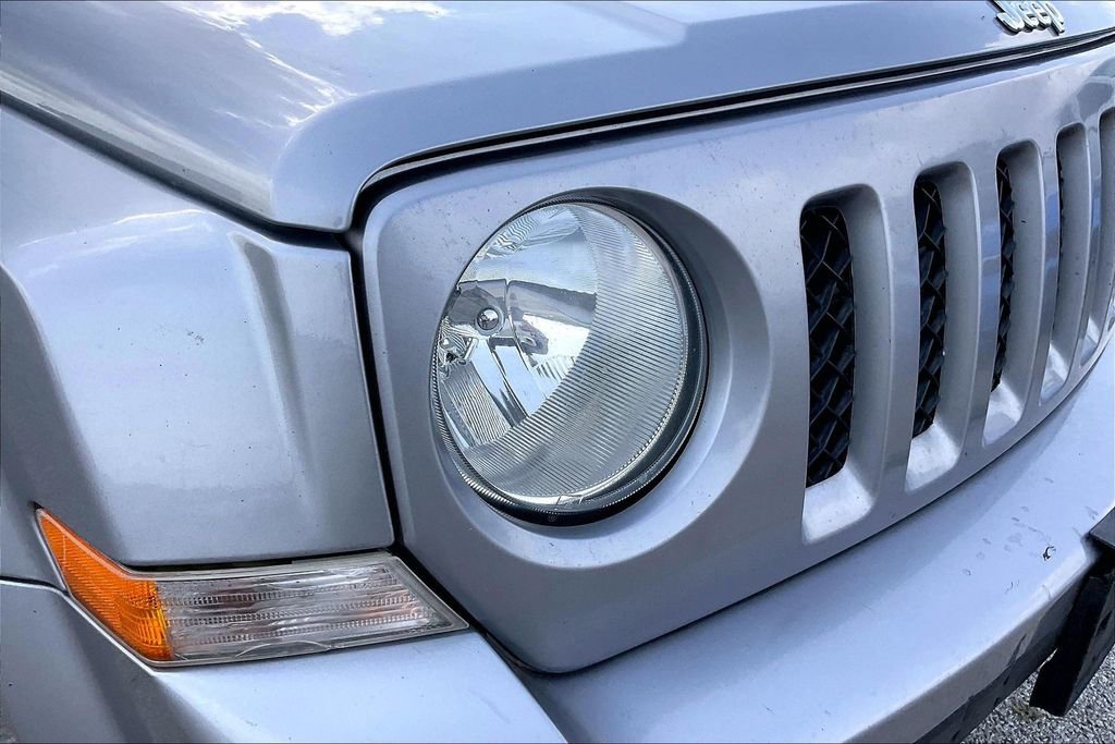 Used 2016 Jeep Patriot Sport FWD image 31