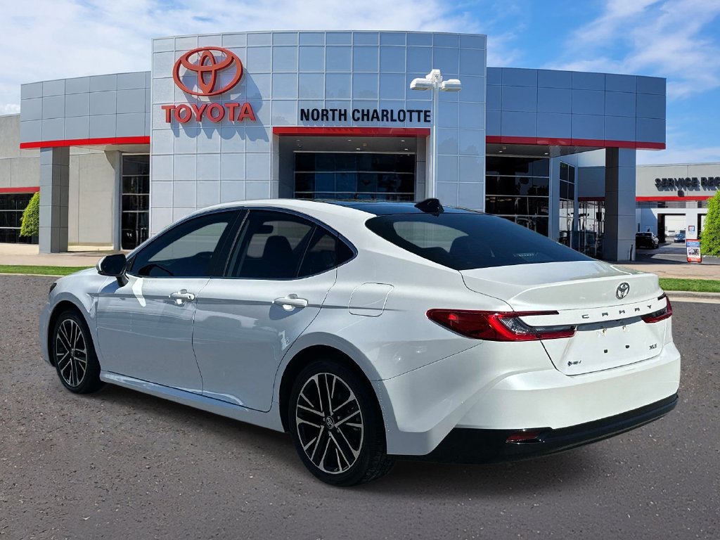 Used 2025 Toyota Camry XLE FWD image 5