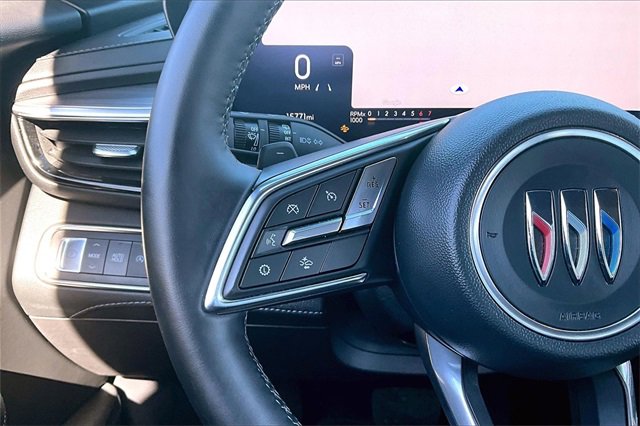 Used 2025 Buick Enclave Preferred image 11