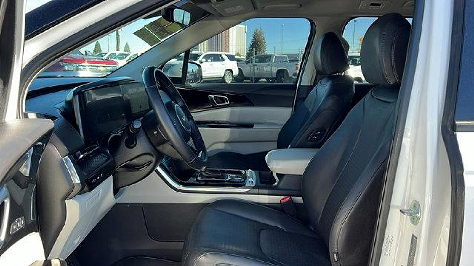 Used 2023 Kia Carnival SX Prestige image 31