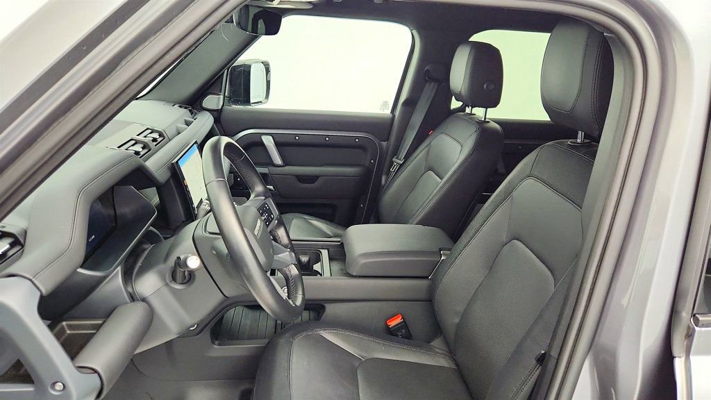 Used 2024 Land Rover Defender 130 X-Dynamic SE image 21