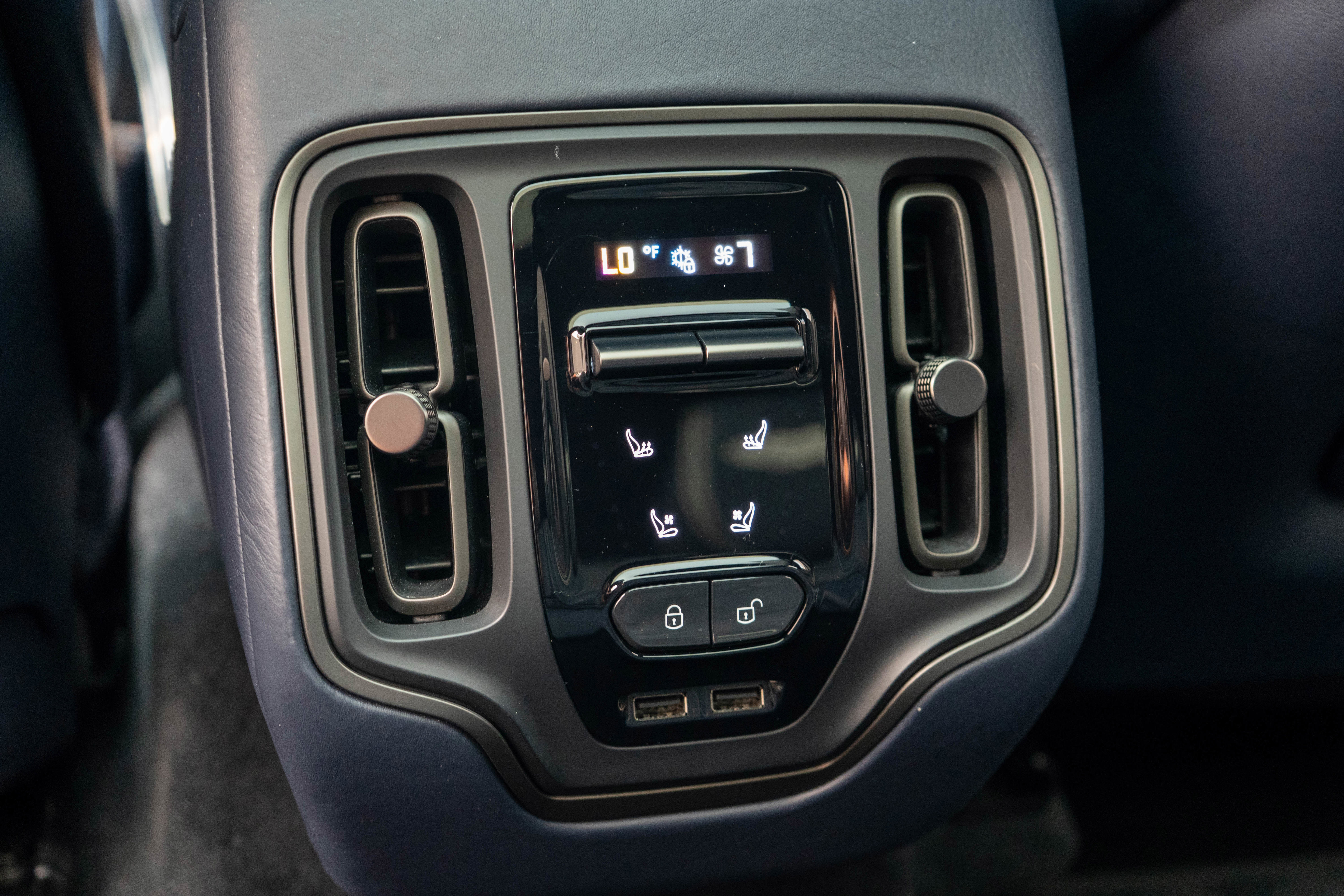 Used 2021 Aston Martin DBX image 33