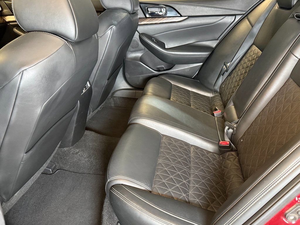 Used 2016 Nissan Maxima Platinum w/ Interior Lighting Package image 23