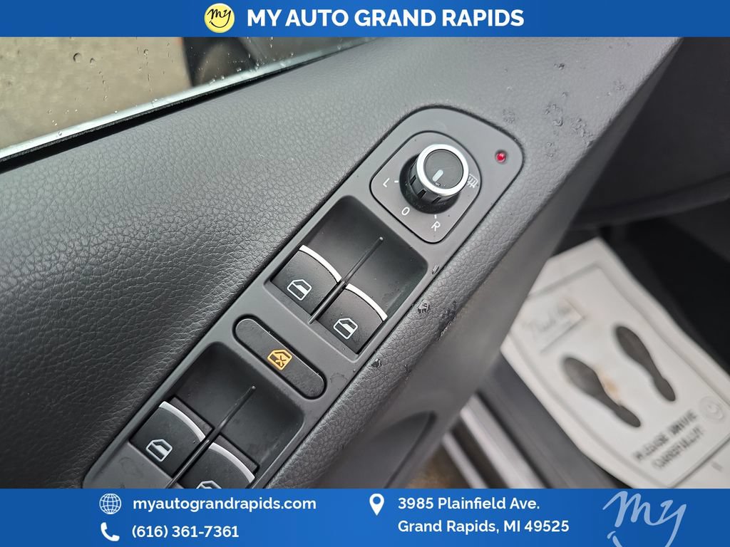 Used 2013 Volkswagen Tiguan S FWD image 12