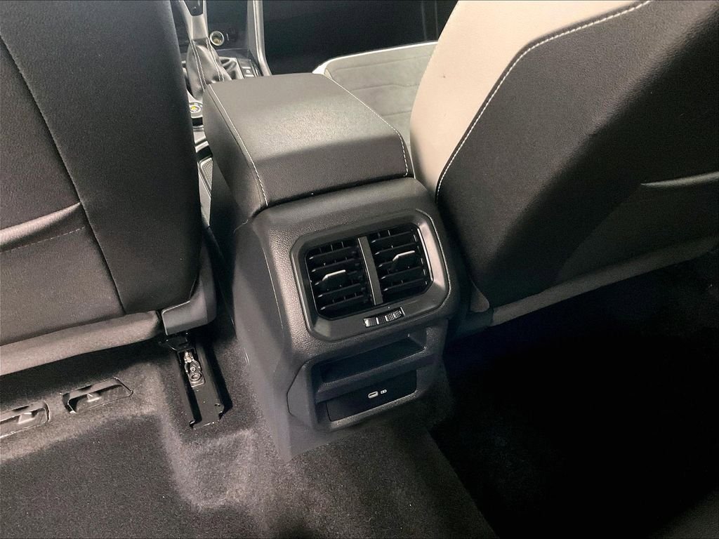 Used 2025 Volkswagen Taos SE AWD/4WD image 27