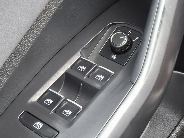 Used 2025 Volkswagen Jetta SE FWD image 25