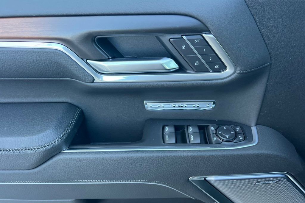 New 2026 GMC Sierra 1500 Denali w/ Technology Package AWD/4WD image 8
