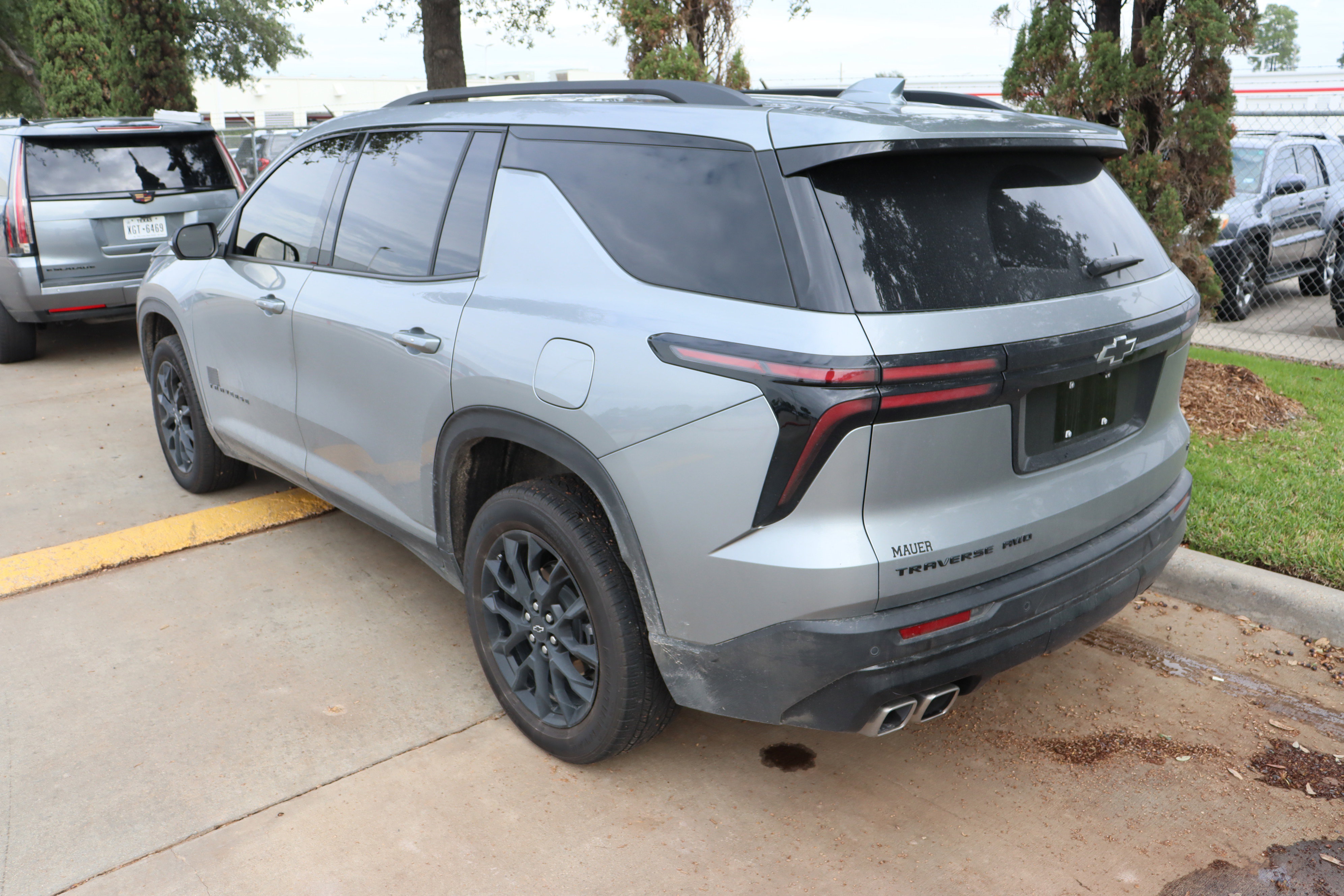 Used 2024 Chevrolet Traverse LT w/ Midnight/Sport Edition image 8