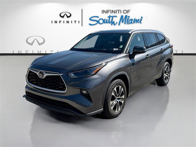 Used 2022 Toyota Highlander XLE image 3