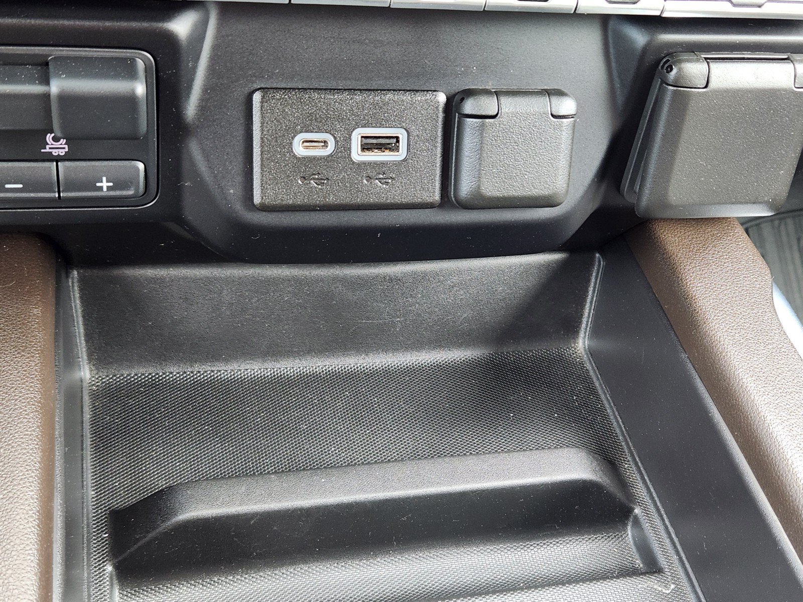 Used 2021 GMC Sierra 1500 SLT AWD/4WD image 16
