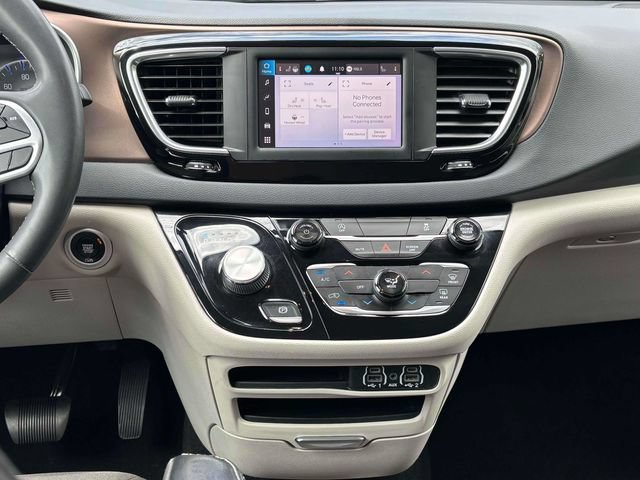 Used 2023 Chrysler Voyager LX FWD image 25