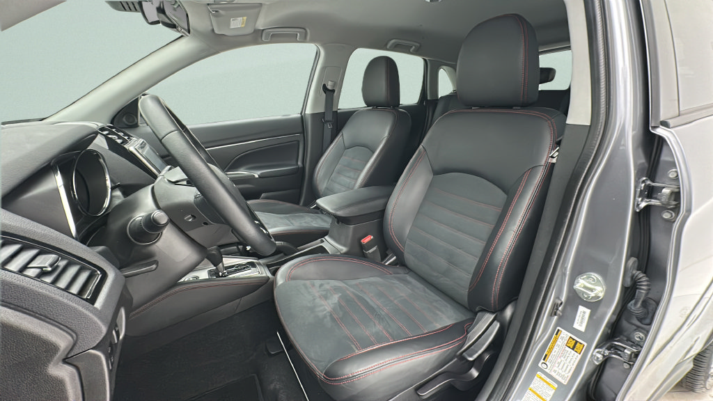 Used 2025 Mitsubishi Outlander Sport SE AWD/4WD image 14