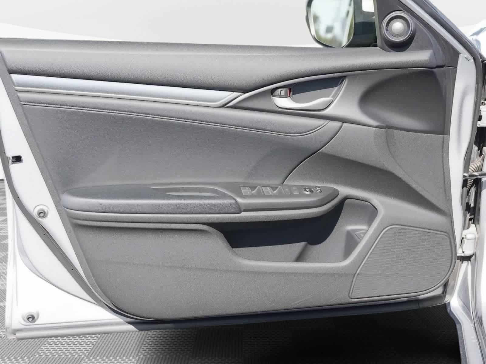 Used 2018 Honda Civic Touring image 19