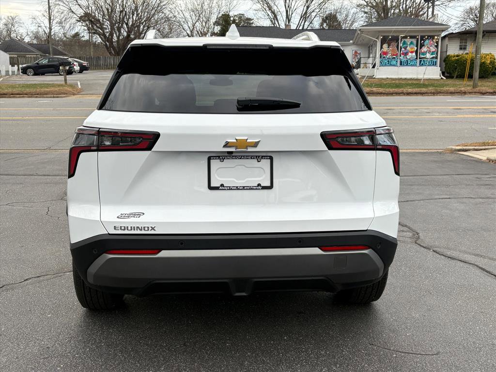 Used 2025 Chevrolet Equinox LT w/ Convenience Package II image 4