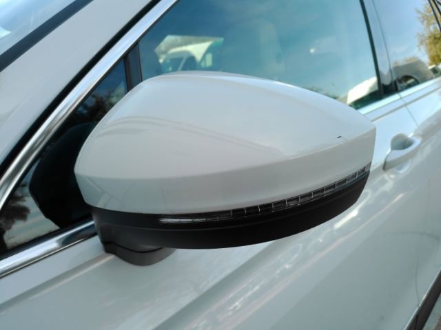 Used 2018 Volkswagen Tiguan SEL image 15