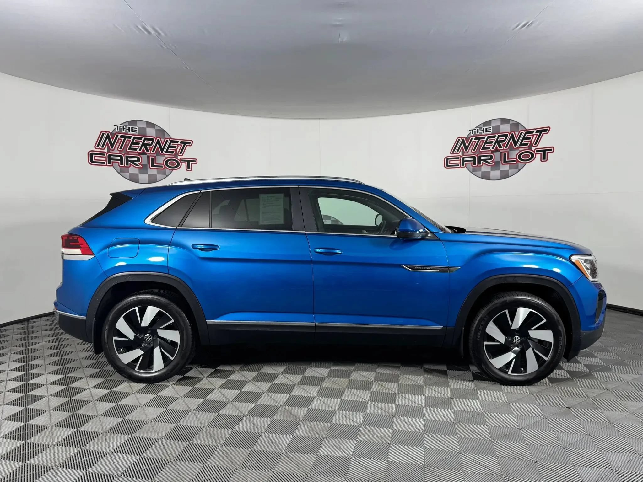 Used 2024 Volkswagen Atlas Cross Sport SEL AWD/4WD image 8