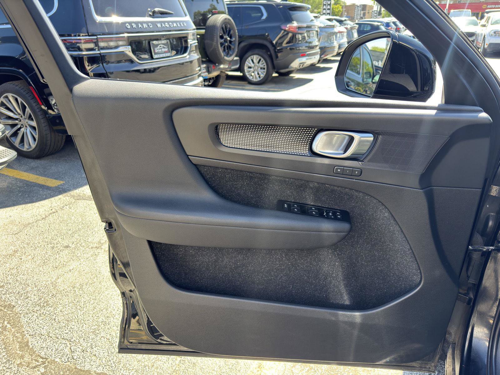 Used 2021 Volvo XC40 P8 Recharge w/ Advanced Package AWD/4WD image 14