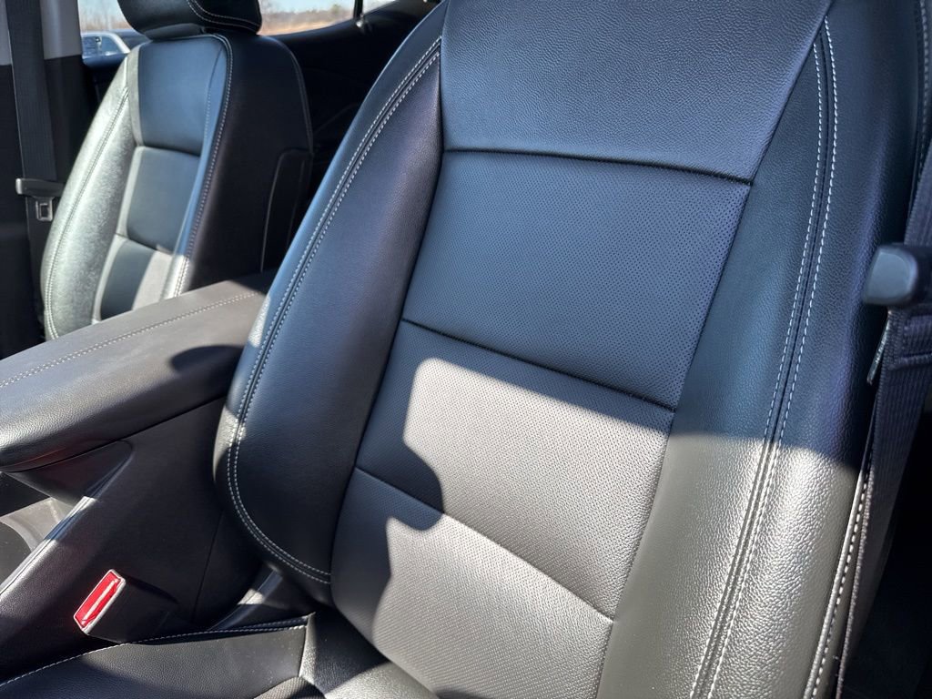 Certified 2024 GMC Terrain SLT w/ Infotainment Package II image 18