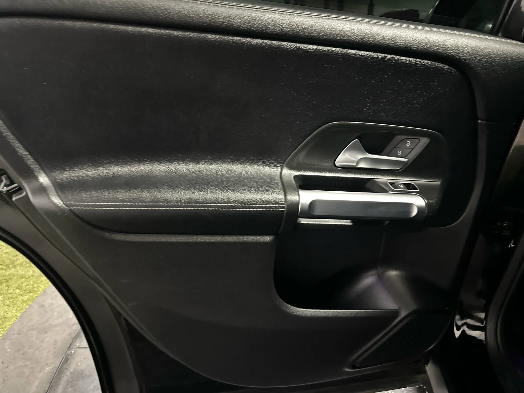 Used 2021 Mercedes-Benz GLB 250 GLB 250 Sport Utility 4D image 16