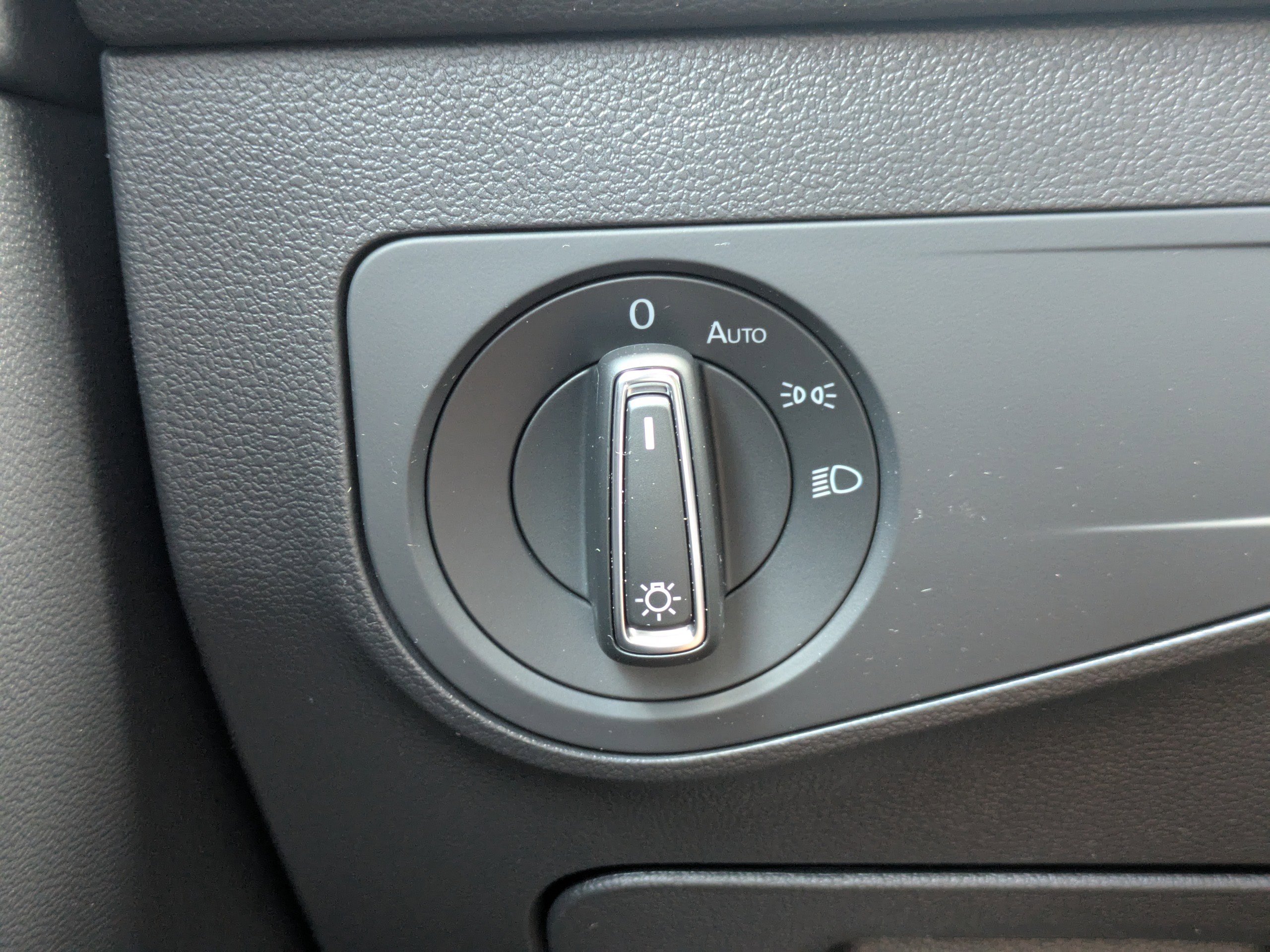 Certified 2023 Volkswagen Tiguan SE FWD image 25