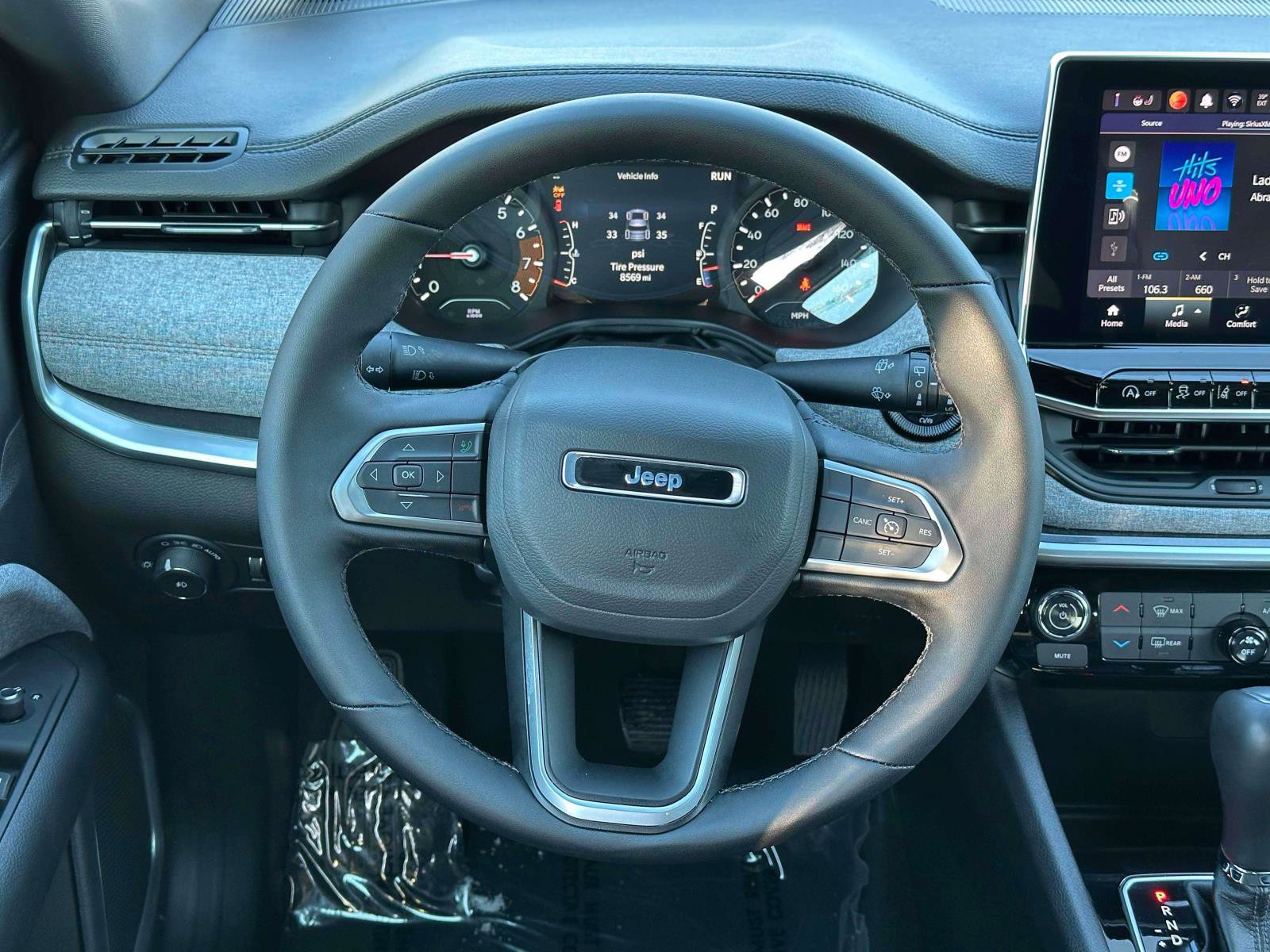 Used 2024 Jeep Compass Latitude image 12