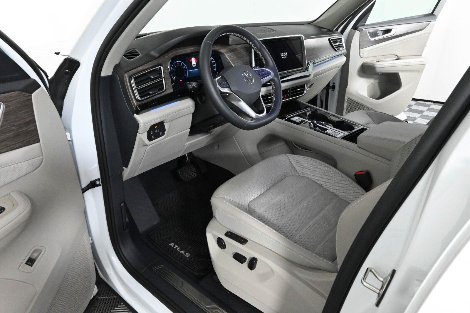Certified 2025 Volkswagen Atlas SEL AWD/4WD image 19